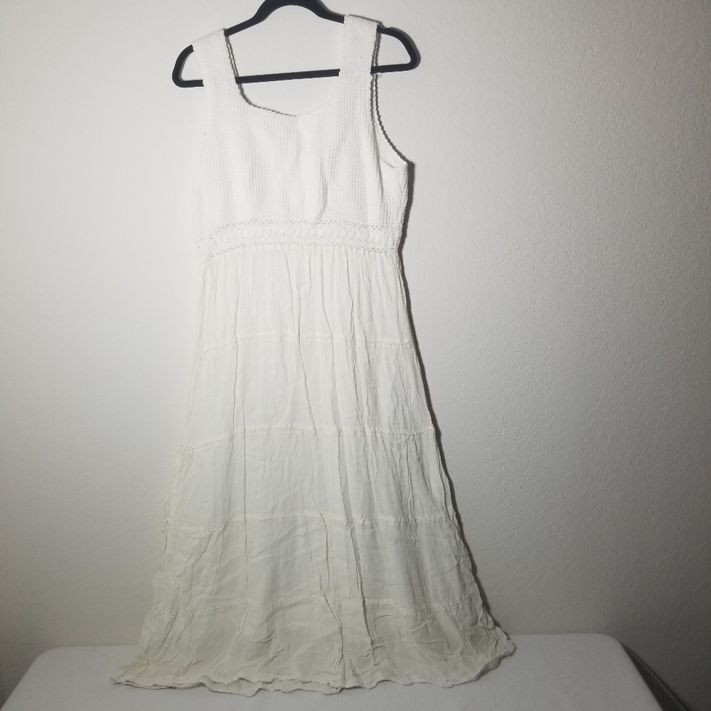 Elegant Tiered White Sleeveless Dress - Picture 2 of 5